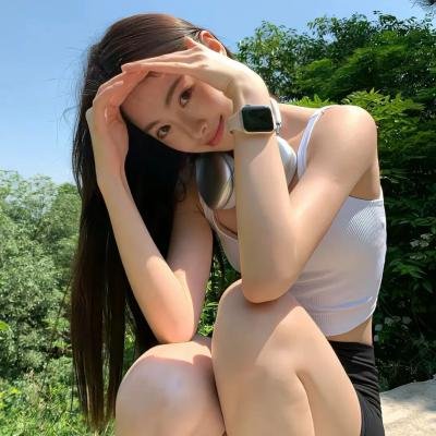 戴金色面具的男子